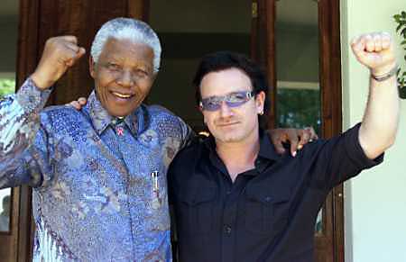 Irish rock 'n' roll singer Bono (R) and former South African President Nelson Mandela pose after meeting in Johannesburg, May 25, 2002. Photo by Juda Ngwenya