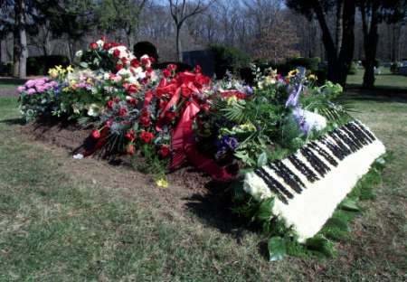 Flowers cover the gravesite of actor Dudley Moore after funeral services at Hillside Cemetery in Plainfield, New Jersey on April 2, 2002. Moore died in New Jersey last week after a long illness. Photo by Peter Morgan