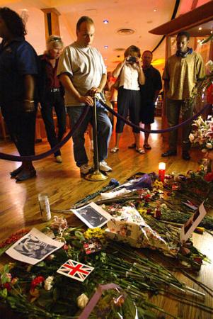 Fans of The Who look at a memorial outside The Joint nighclub at the Hard Rock Hotel-Casino in Las Vegas where the band was scheduled to perform Friday night, June 28, 2002. Photo by Sam Morris