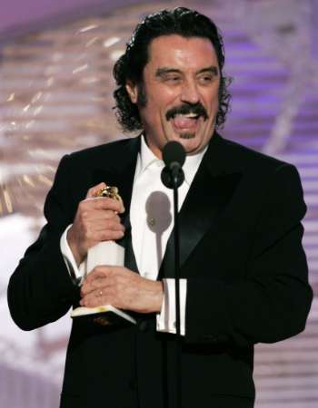 Actor Ian McShane accepts the Golden Globe for best actor - TV series drama for his role in 'Deadwood,' during the 62nd annual Golden Globe Awards at the Beverly Hilton in Beverly Hills, California January 16, 2005. Photo by Paul Drinkwater