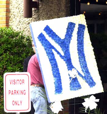 NY Yankees floral arrangement