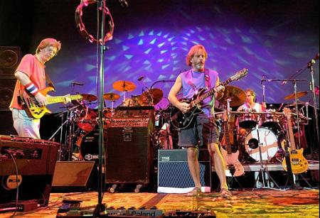 The Grateful Dead perform during a reunion concert Saturday, Aug. 3, 2002, in East Troy, Wis. From left are Phil Lesh, Bill Kreutzmann, Bob Weir and Mickey Hart. Photo by Morry Gash