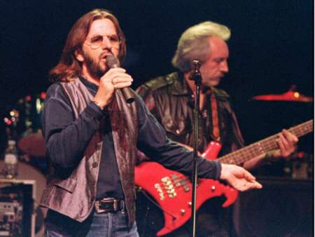 John Entwistle (R) is shown with former Beatle drummer Ringo Starr during a rehearsal in a Vancouver theatre, June 7, 1995. Photo by Jeff Vinnick