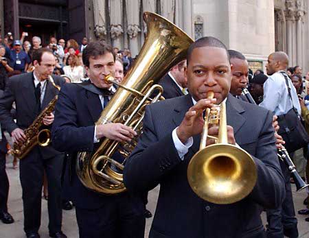 Wynton Marsalis (front) leads musicians in a funeral procession for jazz great Lionel Hampton in New York, September 7, 2002. Hampton, an American jazz icon who pioneered the vibraphone as a jazz instrument and whose musical career spanned six decades beginning in the late 1920s, died on August 31, aged 94. Hampton, who played with many of the leading lights of jazz from Louis Armstrong to Benny Goodman to Charlie Parker, wrote more than 200 pieces of music, including the jazz standards 'Flying Home,' 'Evil Gal Blues' and 'Midnight Sun' and was also an inspiration to countless jazz musicians. Photo by Chip East