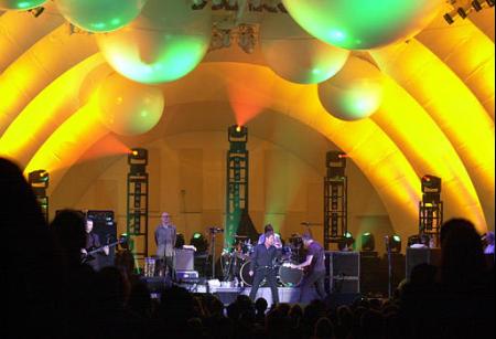 Roger Daltrey, center, and Pete Townshend, right, of The Who perform at the Hollywood Bowl Monday, July 1, 2002, in Los Angeles  (and count up 6 paragraphs to read Townsend's description of the Hollywood Bowl facilities). Photo by Krista Niles